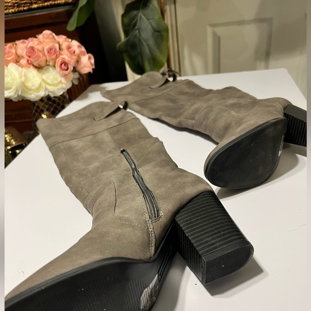 Easy Street Women's Maxwell | Tall Over The Knee Grey Matte Boots SIZE 7M - Picture 5 of 7